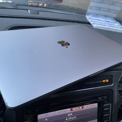 2017 MacBook Pro 15-inch Screen Touchbar 16 GB