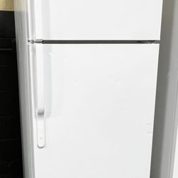 28” Top Freezer Refrigerator WHITE