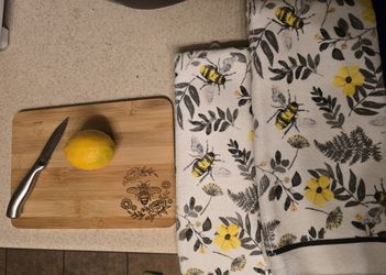 Kitchen Bee Set ( Knife And Lemon NOT Included)