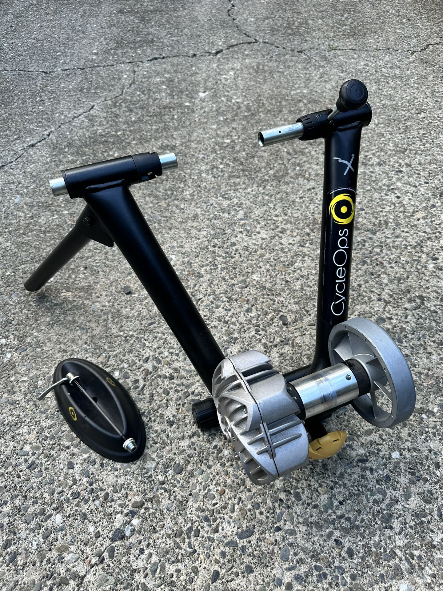 CycleOps (Saris) Wind Indoor Bicycle Trainer – Reliable, Road-Like Resistance for Indoor Cycling
