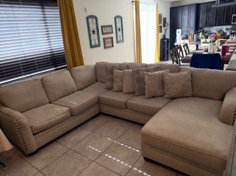Sectional (Mathis Brothers)