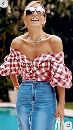 Bardot plaid crop size 6