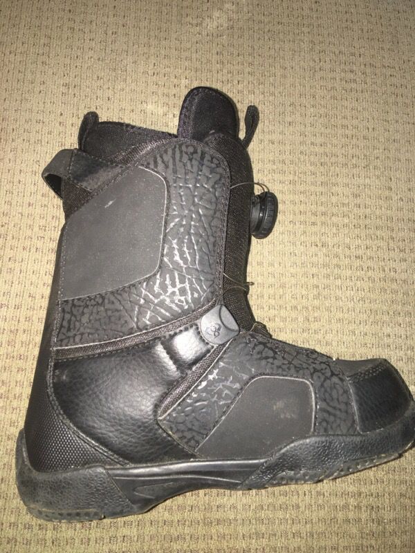 DC kids snow boarding boots size 4