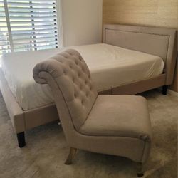 CHIC QUEEN BEDROOM 
