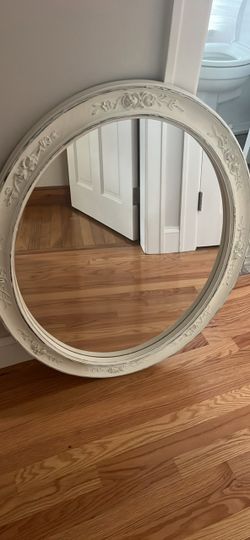 Oval wood mirror 33x26