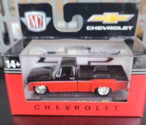 M2 Machines 1980 Chevrolet Silverado C30-Custom 1:64