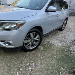 2014 Nissan Pathfinder 