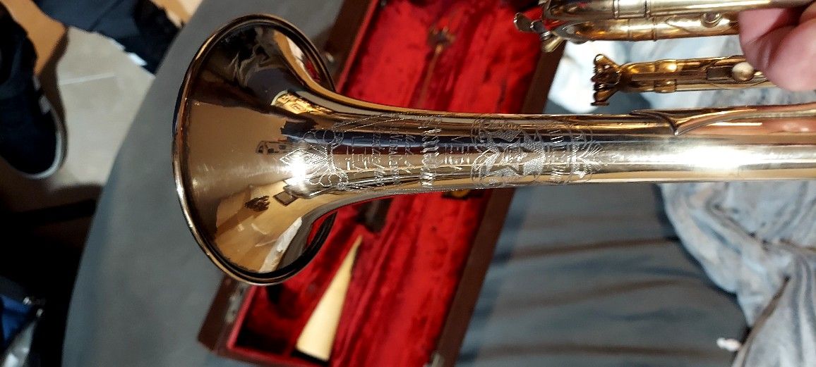 GOLDEN TRUMPET 24K
