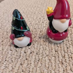 Gnome Holiday Salt And Pepper Shakers -NEW