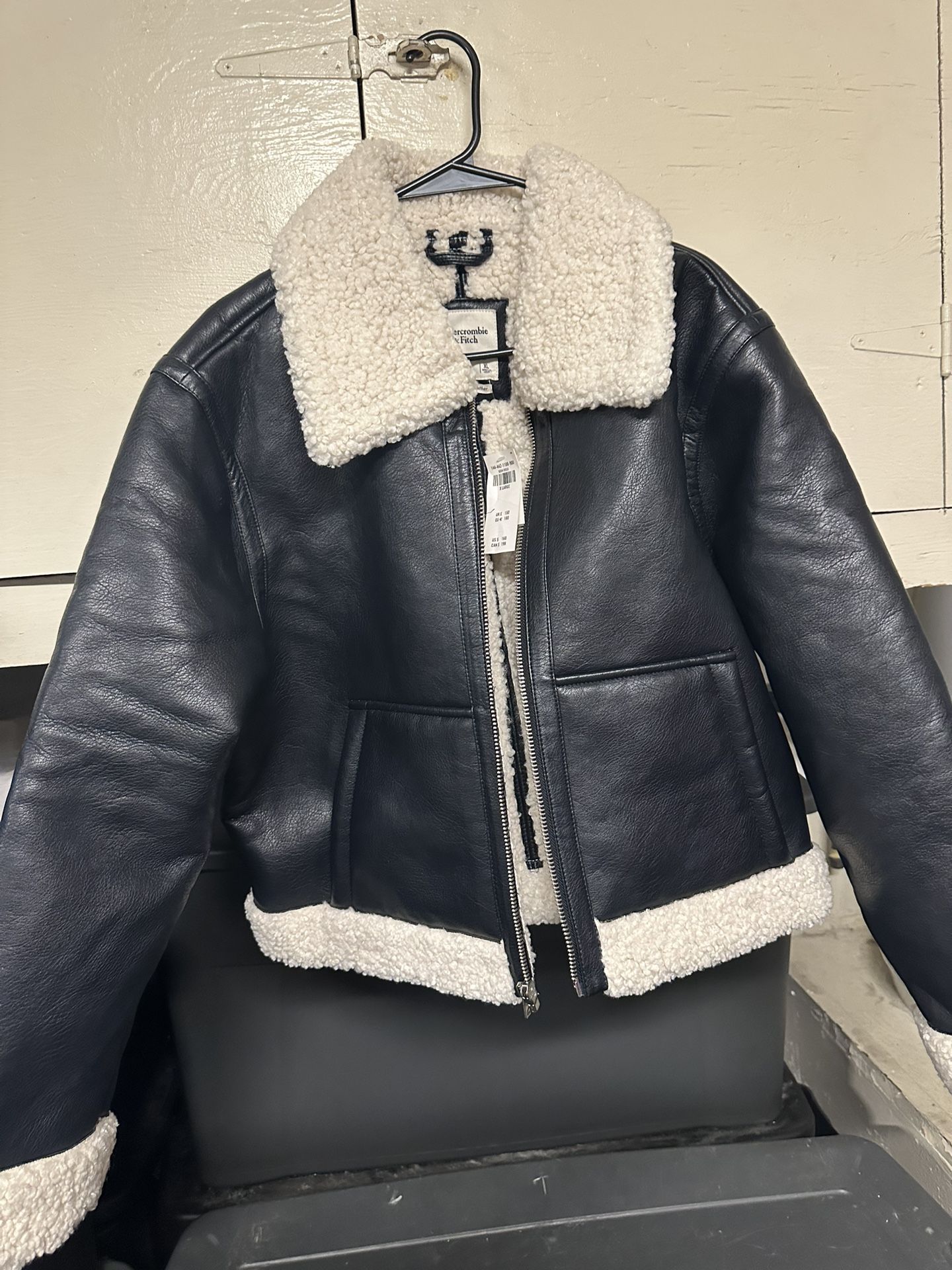 Abricrombi And Fitch Leather/ Sherpa Jacket