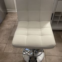 4 Contemporary White Bar Stools Brand New 