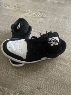 Jordan Low SE gum Sole, Size7.5