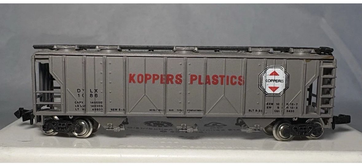 Bachmann N Scale Koppers Plastics DYLX 1086 3-bay Covered Hopper. Train