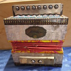 VINTAGE GERMAN 1972 ACCORDIAN