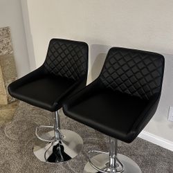 Bar stools in excellent condition.