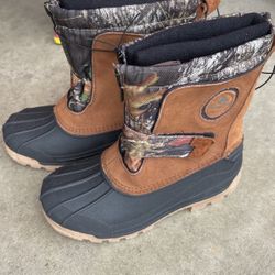 Boys Size 2 New Boots 