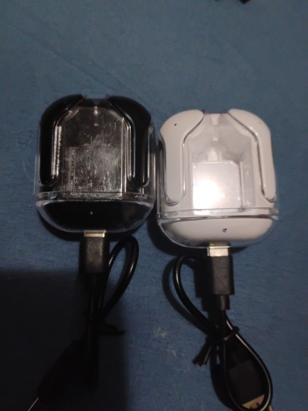 Decent ear buds "I GOT BLACK I GOT WHITE WHATCHU' WANT" Lil Tecca