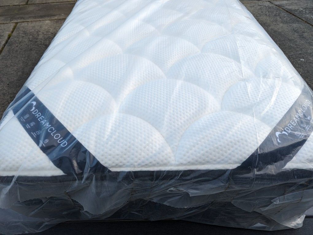 Dreamcloud Hybrid Twin XL Mattress