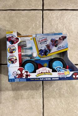 Spidey & Amazing Friends Flip & Reveal Caravan