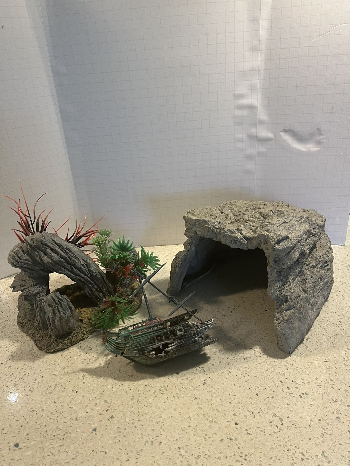 3-Fish Tank Decoration Pre owned 