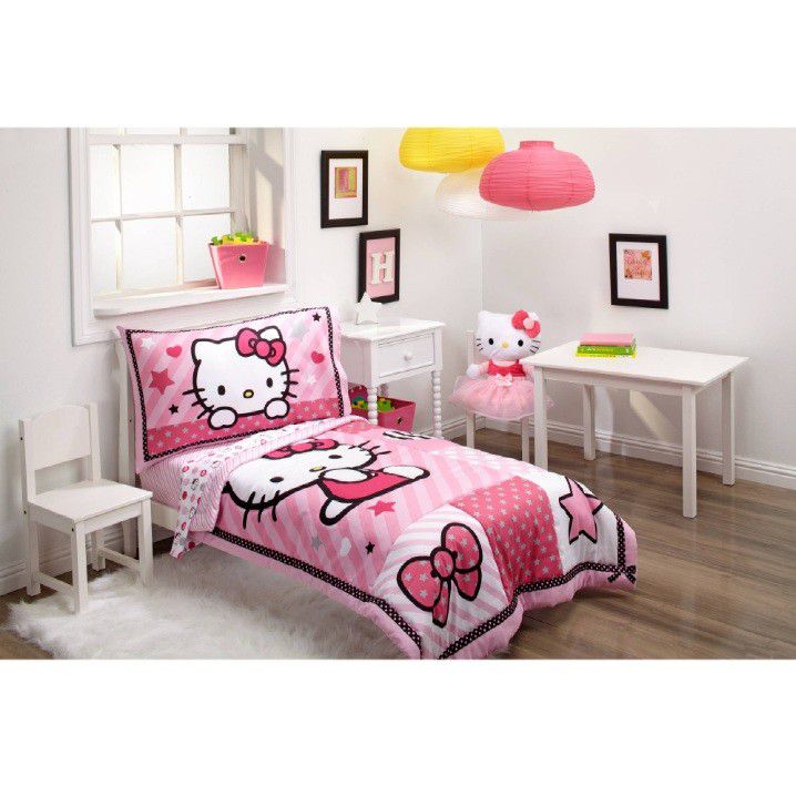 Hello Kitty 4-Piece Toddler Bedding Set