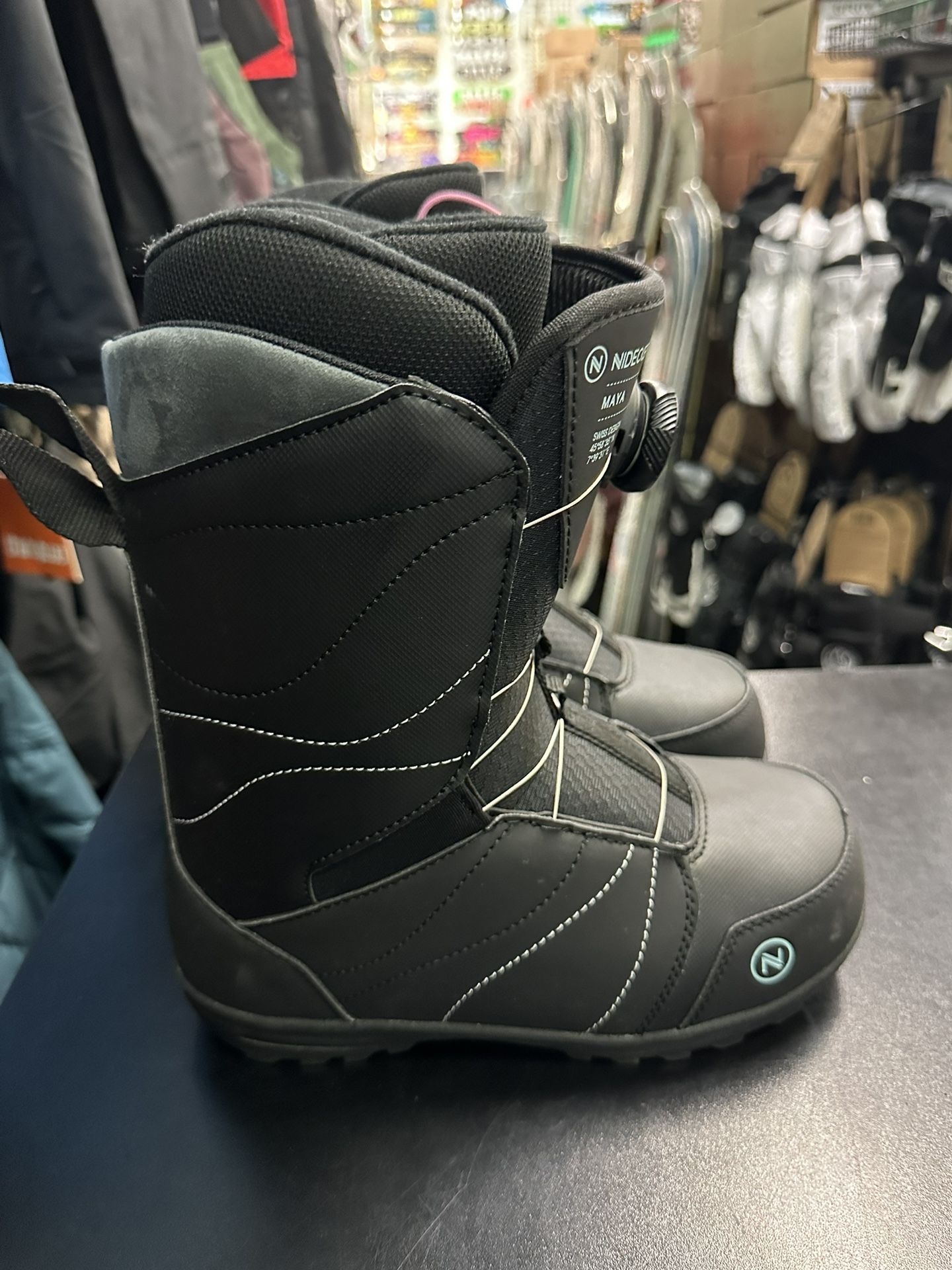 Nidecker Boa Size 8.5 Womens Snowboard Boots