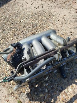 2006 Honda Civic 2.0L OEM Intake Manifold Assembly.