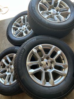 Chevy Silverado/ wheels and tires 18 โ