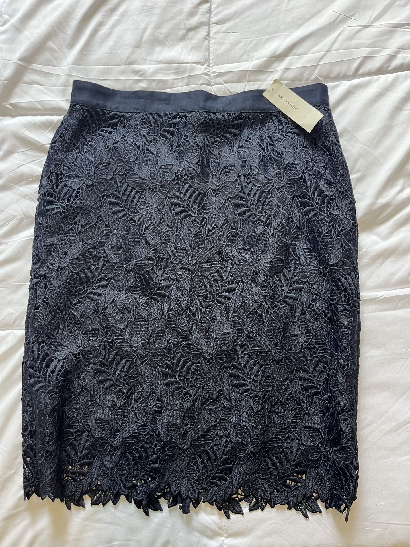 NWT Ann Taylor Navy Blue Skirt Floral Womens Size 10