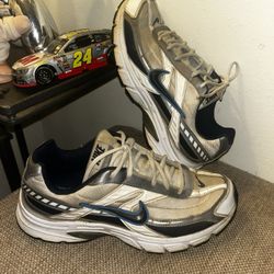 Nike Initiator Sneakers Size 10 