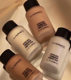 MAC hyper real liquid highlighter NIB new!! AUTHENTIC! for Sale in Modesto, CA - OfferUp