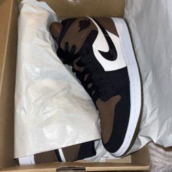Jordan 1 Mid Olive Toe