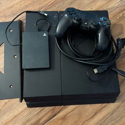 Play Station 4 (PS4) 