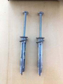 EZ TOGGLE 2 1/8” 100 lb capacity box of 50 $30