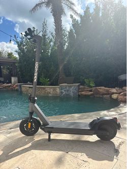 Gotrax G6 Adult Commuter Electric Scooter - Excellent Condition