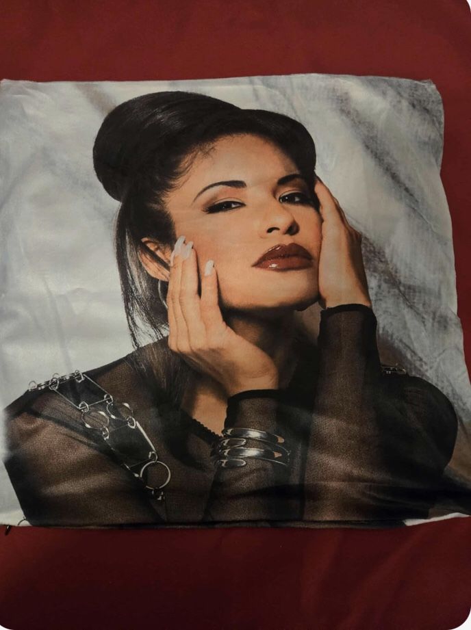 Selena Pillowcase (17”x17”)