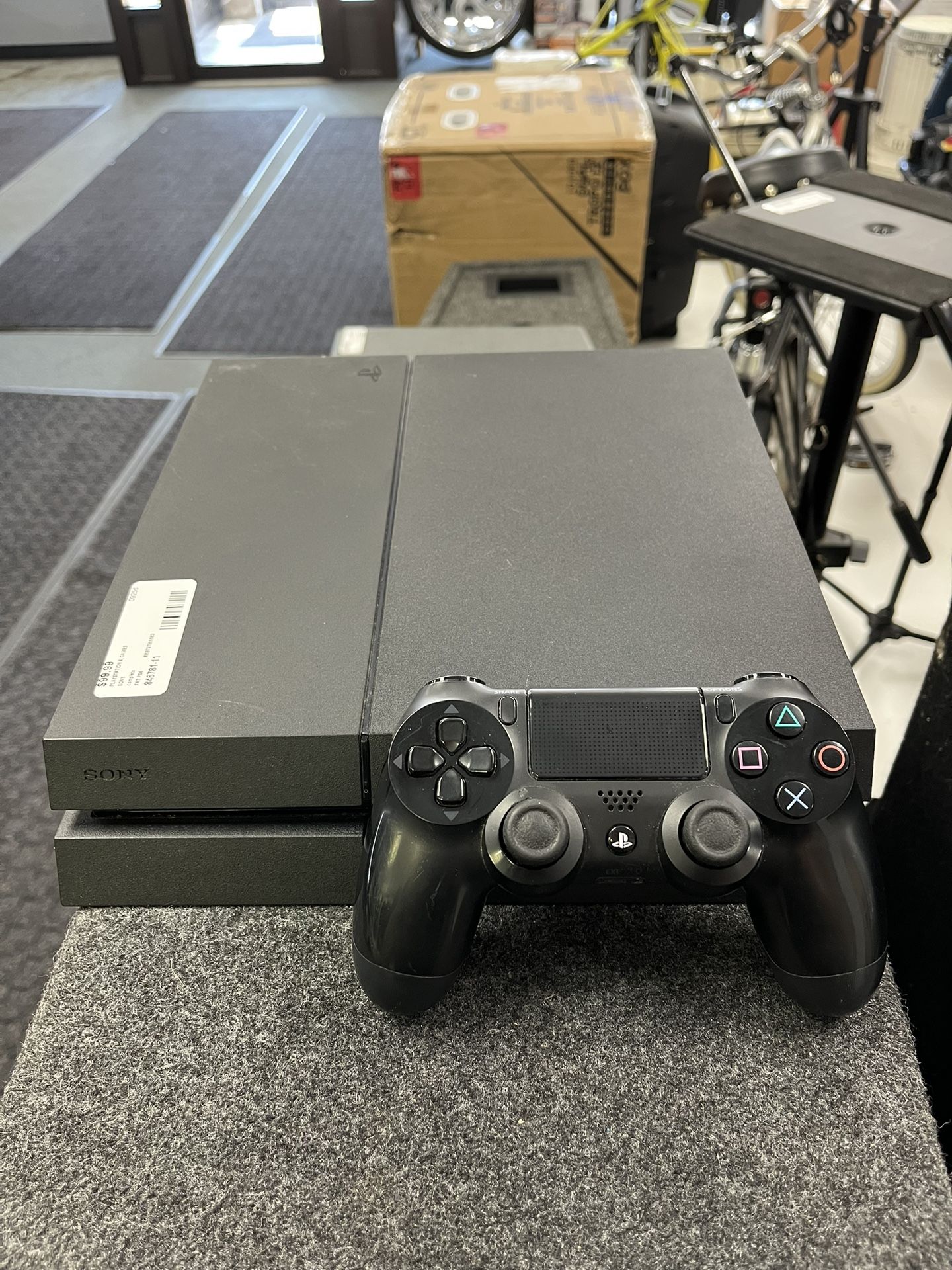 PlayStation 4 (846781-11)