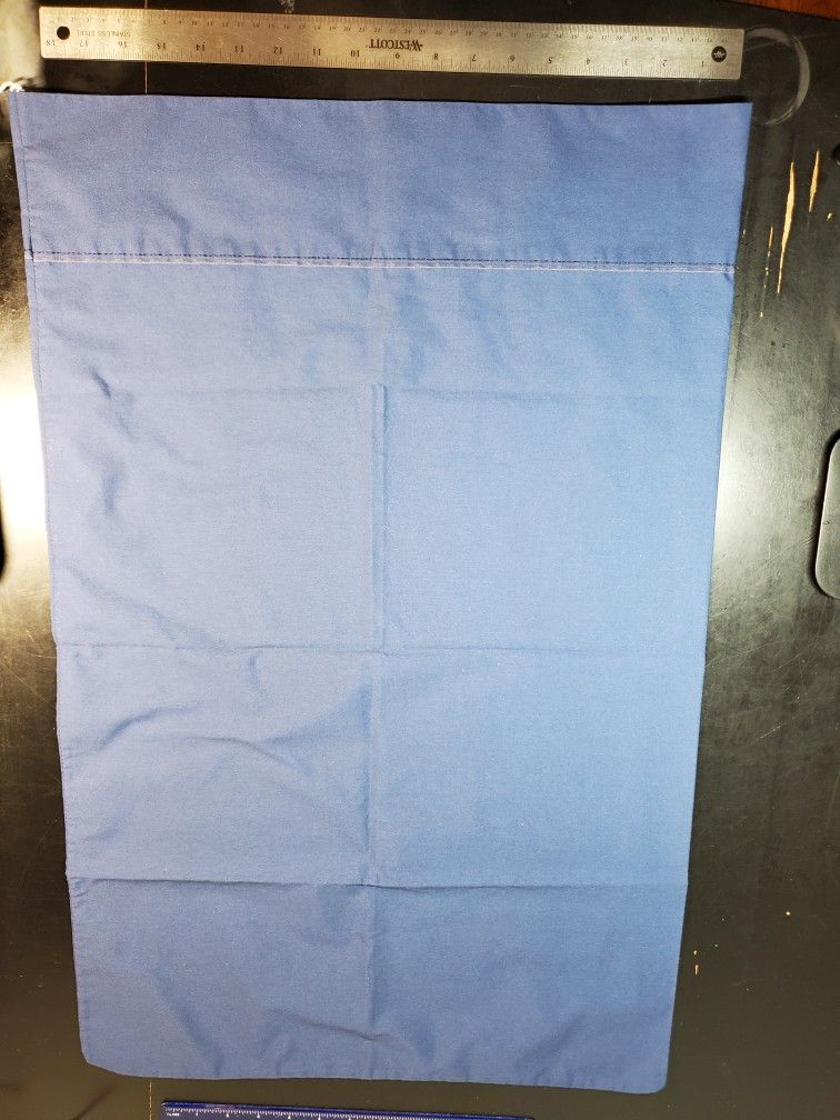 1 Standard Pillowcase Blue Martha Stewart Everyday 50% Cotton 50% Polyester RN 60873
the color is blue. the up close picture is true color.