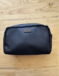 TUMI For Delta Air Lines Black Fabric Toiletry Makeup Amenity Travel Kit Bag