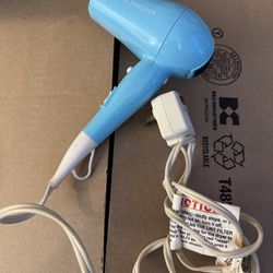 Vidal Sassoon Compact Hair Dryer - Dual Voltage