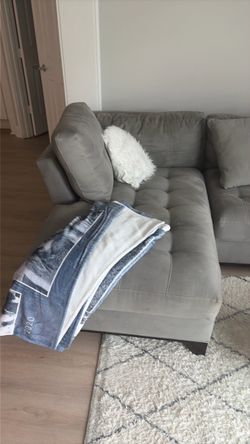 Gray Tufted Sectional Sofa with Chaise