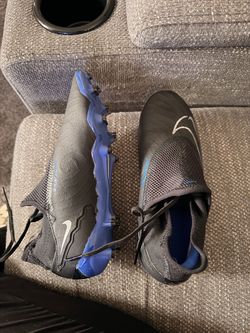Soccer cleats size 5.5