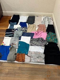Bundle of Women or Teenager's Clothes, Size: S, M, (30 Pieces)
