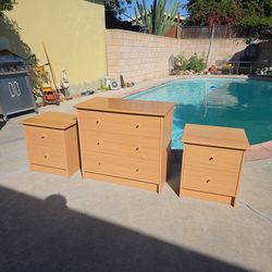 Dresser & Nightstands Set ( Like New )
