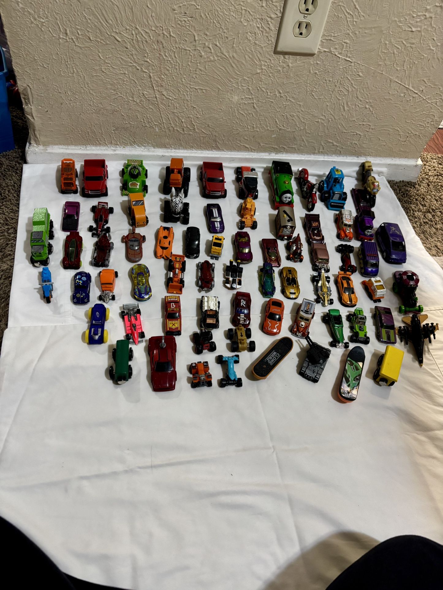 Metal Cars 68 Pices For 45$