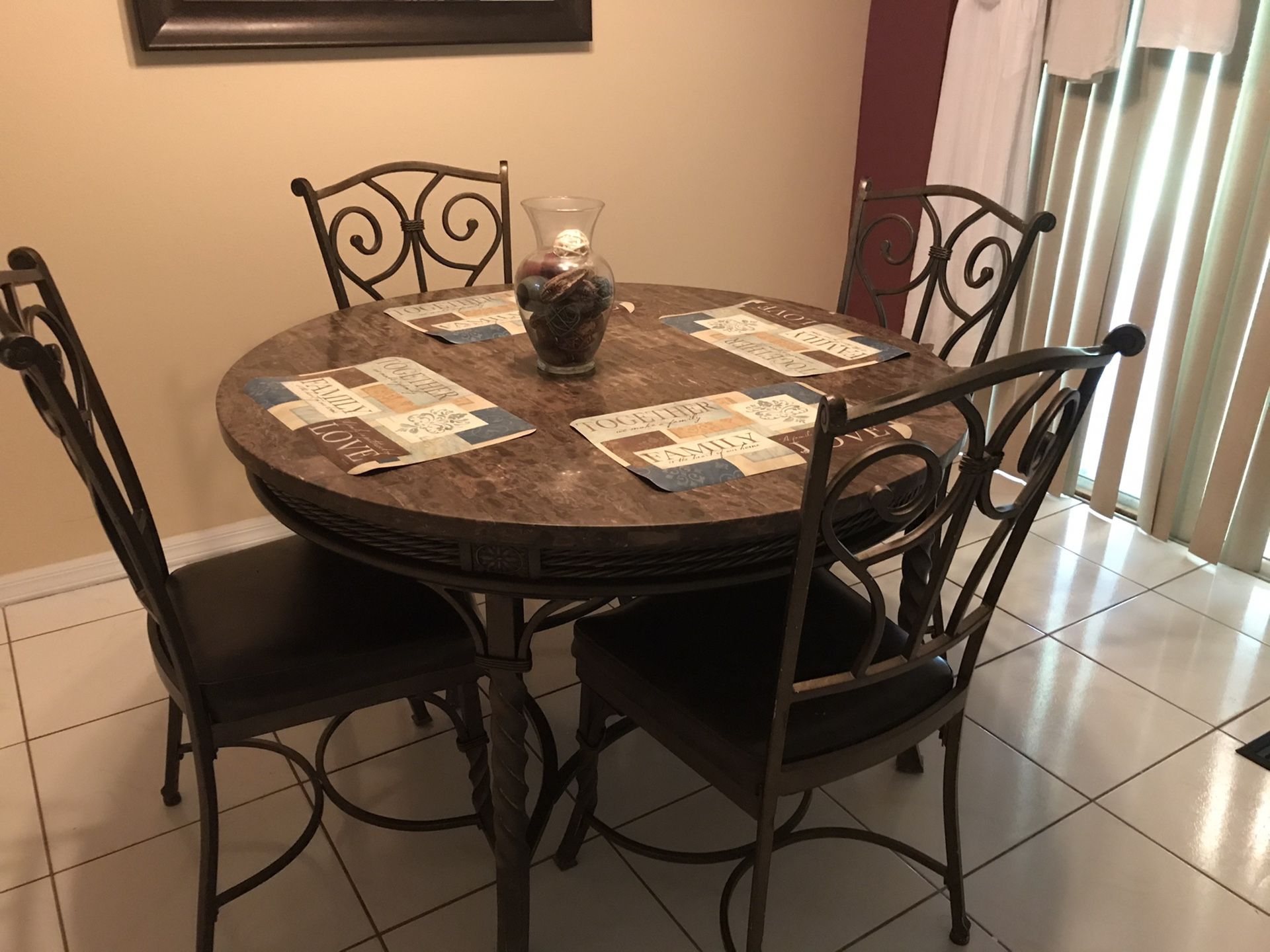 Kitchen table & 4 chairs