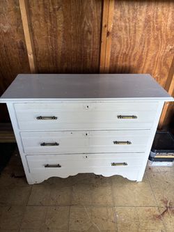 3 drawer chest cash only must pick up