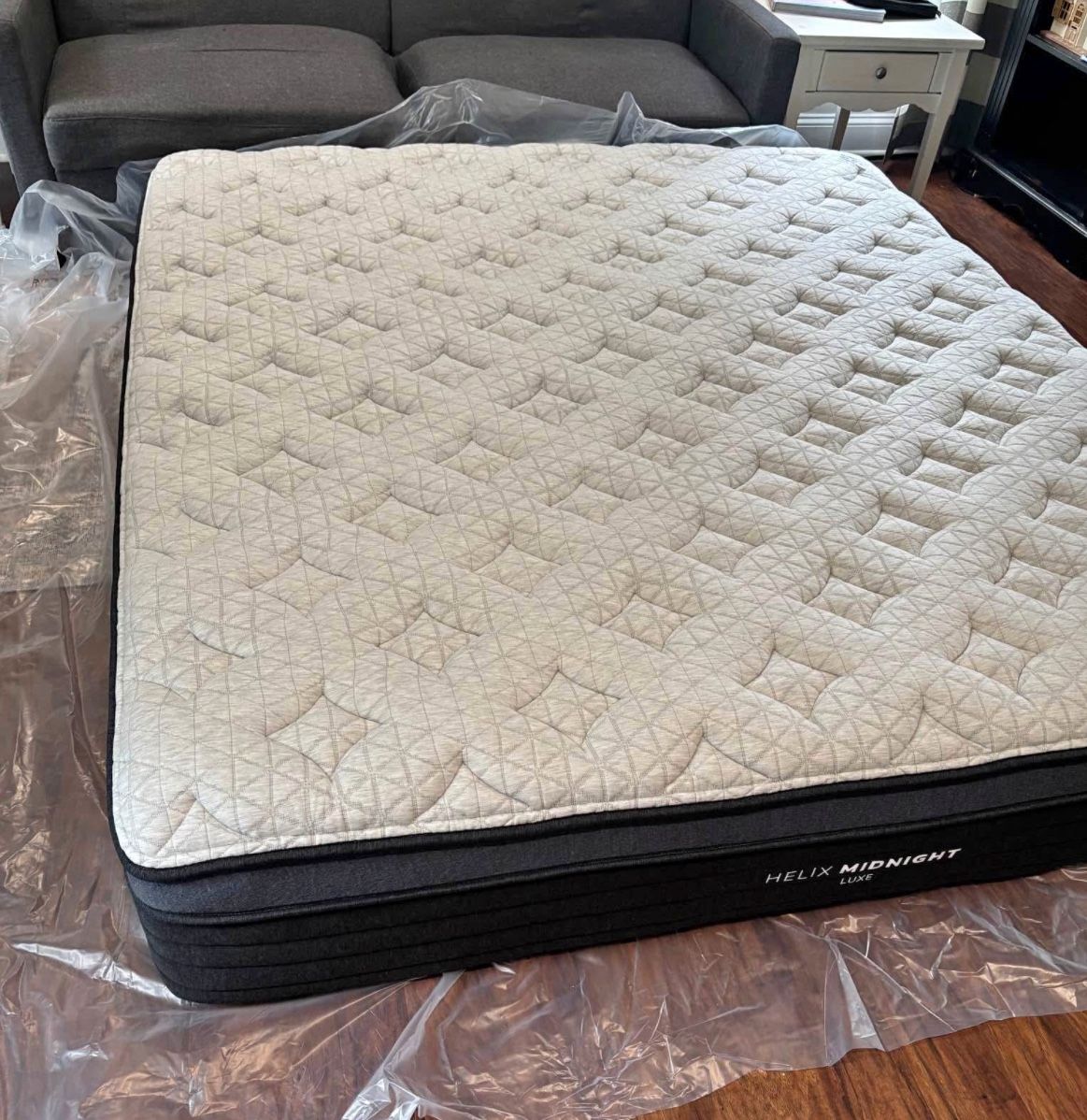 Helix luxe Midnight King Mattress (with updated cooling cover) ❤️