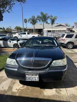 2003 Lincoln Town Car