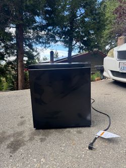 Hisense Black Compact Mini Fridge